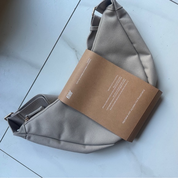 July | Everyday Crescent Bag Crescent Canvas Bag Taupe Natural Unisex - Picture 7 of 11